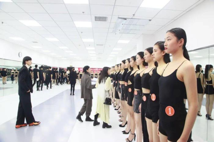 上海學(xué)生伴游兼職，給您一個(gè)一勞永逸的選擇，屌絲及無(wú)誠(chéng)意者勿擾