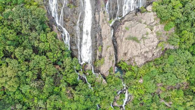 中國(guó)落差最大的瀑布，負(fù)離子含量極高，位列廣東景區(qū)天然氧吧之首