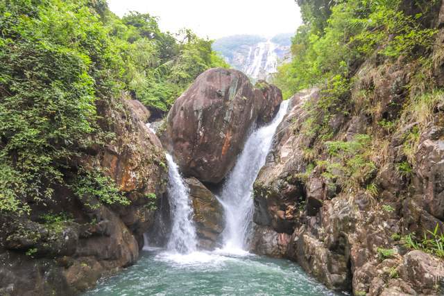 中國(guó)落差最大的瀑布，負(fù)離子含量極高，位列廣東景區(qū)天然氧吧之首