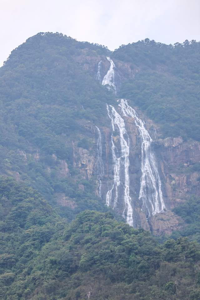 中國(guó)落差最大的瀑布，負(fù)離子含量極高，位列廣東景區(qū)天然氧吧之首