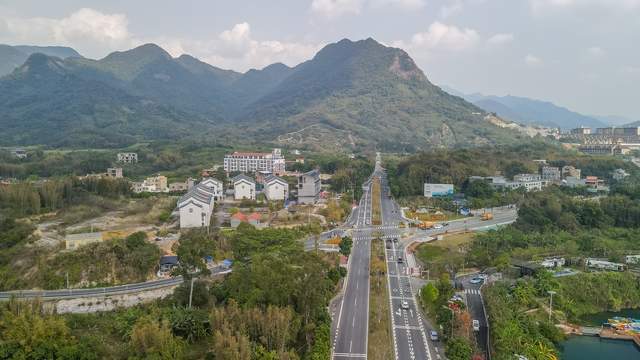 中國(guó)落差最大的瀑布，負(fù)離子含量極高，位列廣東景區(qū)天然氧吧之首