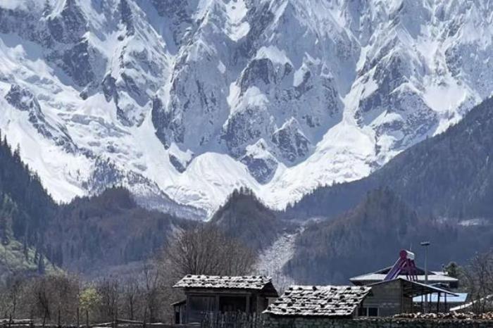 南迦巴瓦峰日照金山最佳觀賞點位推薦