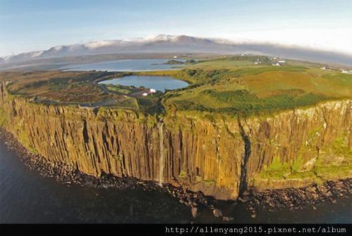 蘇格蘭魔幻系風景——綠色山巒、城堡、燈塔、懸崖