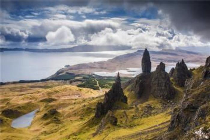 蘇格蘭魔幻系風景——綠色山巒、城堡、燈塔、懸崖