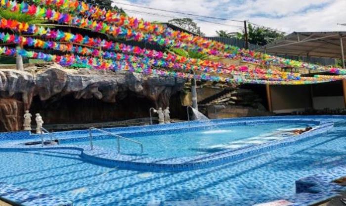 漾波溫泉水上樂園