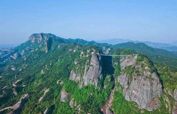 湖南岳陽玻璃橋景區石牛寨