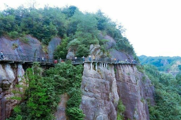 湖南岳陽玻璃橋景區石牛寨