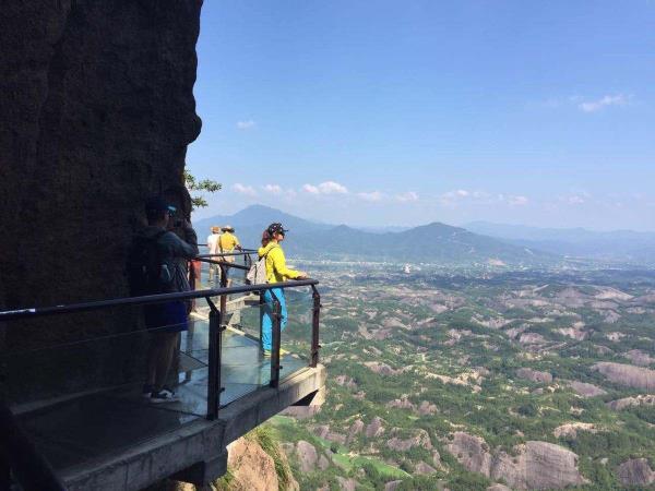 湖南岳陽玻璃橋景區石牛寨