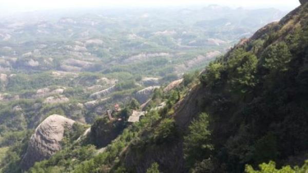 湖南岳陽玻璃橋景區石牛寨