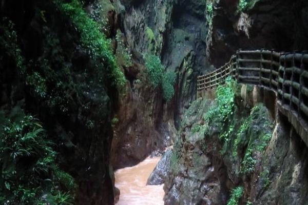 驚魂峽