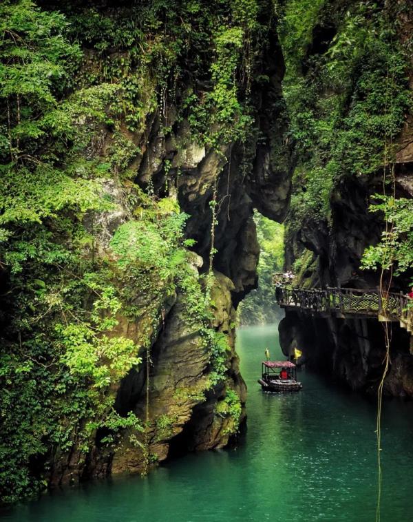 巴人河生態(tài)旅游區(qū)（三峽女人谷）