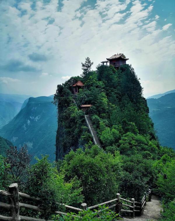 巴人河生態(tài)旅游區(qū)（三峽女人谷）