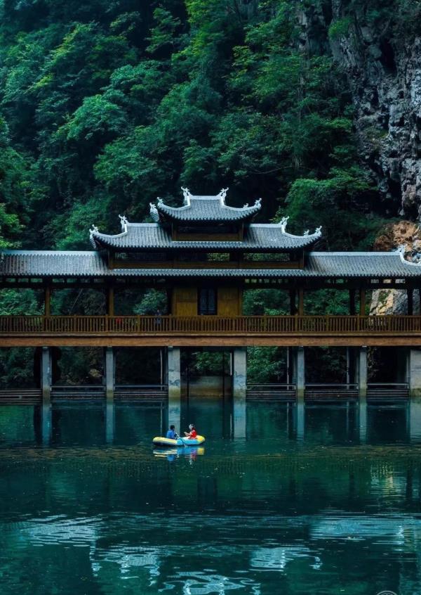 巴人河生態(tài)旅游區(qū)（三峽女人谷）