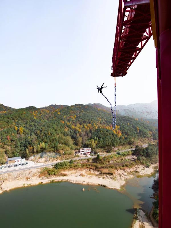 三角山旅游度假區勇者蹦極