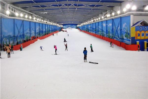 秦嶺四季室內滑雪館