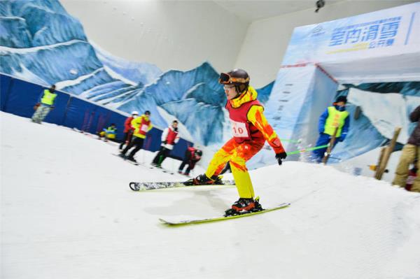 秦嶺四季室內滑雪館