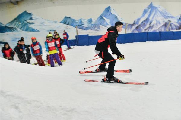 秦嶺四季室內滑雪館