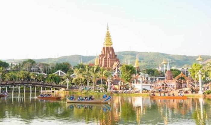 湄公河六國水上市場內湖游船