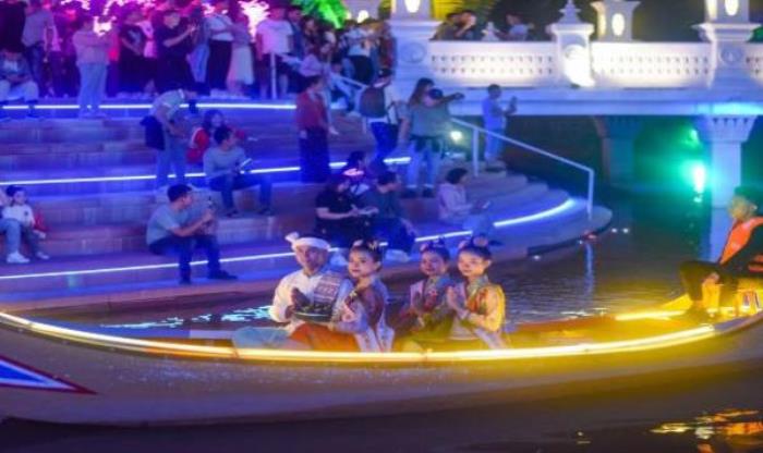 湄公河六國水上市場內湖游船