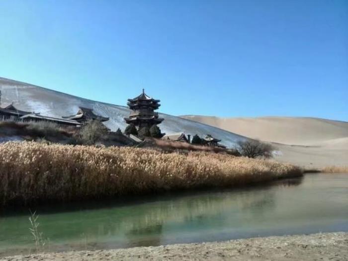 鳴沙山月牙泉