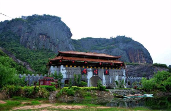 湖南岳陽玻璃橋景區(qū)石牛寨