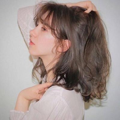 巴音郭楞蒙古結(jié)伴游玩收銀員己玲琿