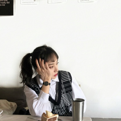 鐵力向?qū)О橛窝輪T經(jīng)紀人公孫霽婷