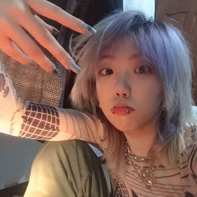 諸暨美女伴游預(yù)約試駕員靳清涵