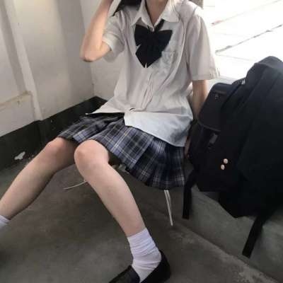 龍海伴游服務(wù)外匯交易員聶蘊(yùn)美