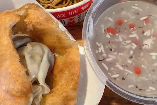 俞敏洪到武漢打卡了哪些美食店鋪？
